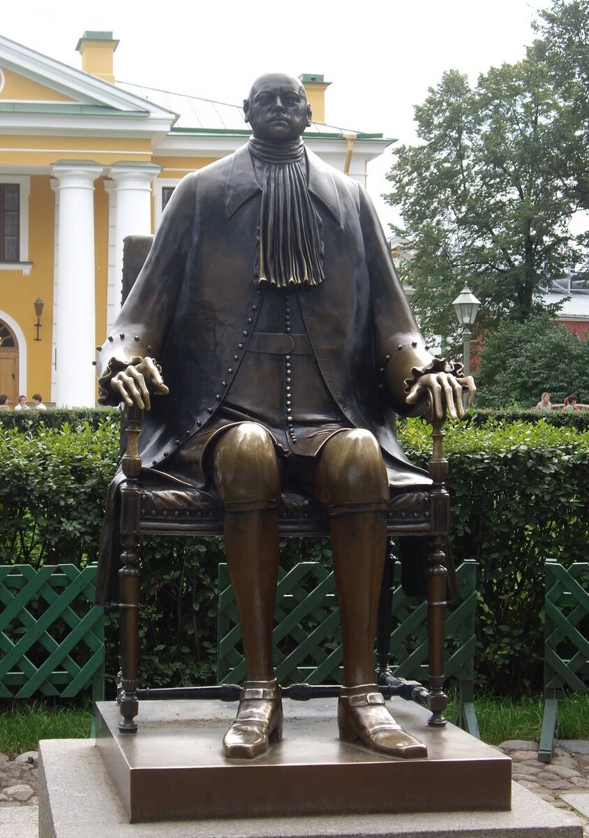 Скульптура петра первого. Памятник Петру 1 в Санкт-Петербурге в Петропавловской крепости. Памятник Петру 1 в Петропавловской крепости. Памятник Петру Шемякина в Петропавловской крепости. Скульптура Петра 1 в Петропавловской крепости.