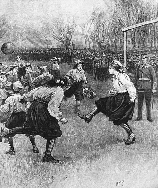 Первый матч футбольного клуба Ladies` Football Club? 
1895 год © Rischgitz/Getty Images
