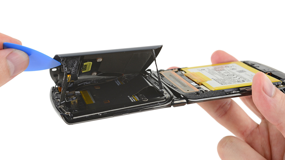 Разборка Motorola RAZR (2019). Источник: iFixit