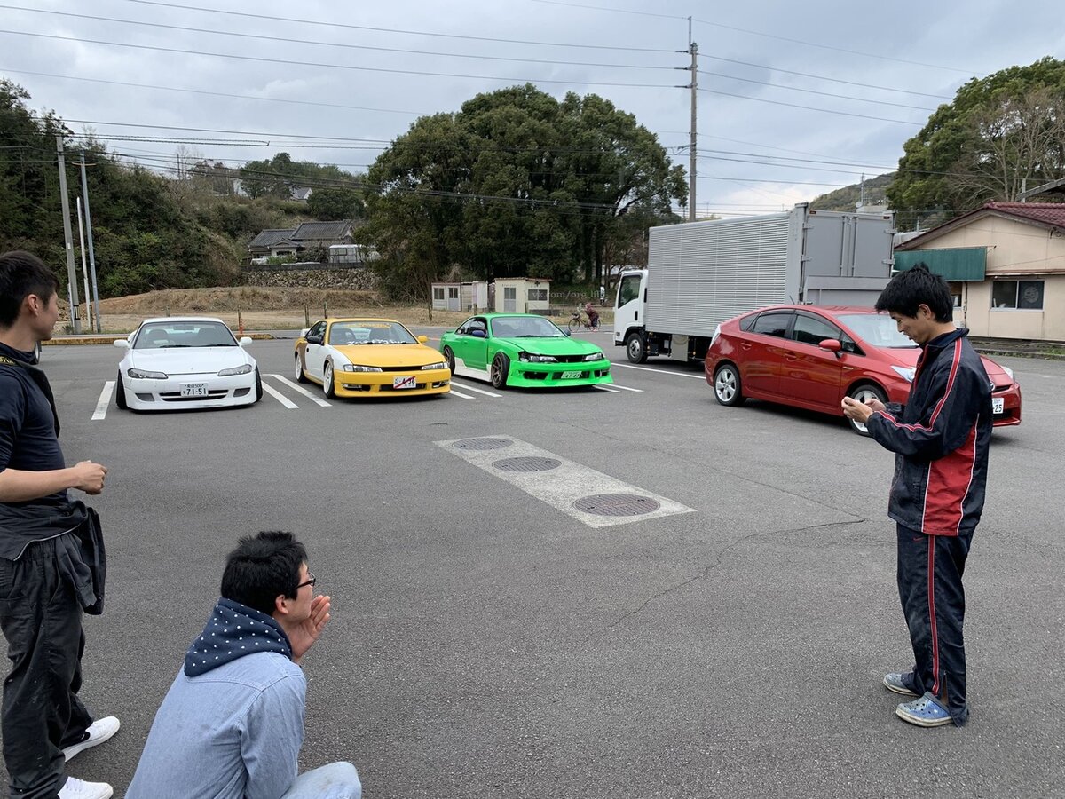 На фото: Одна Nissan silvia S15, и две S14