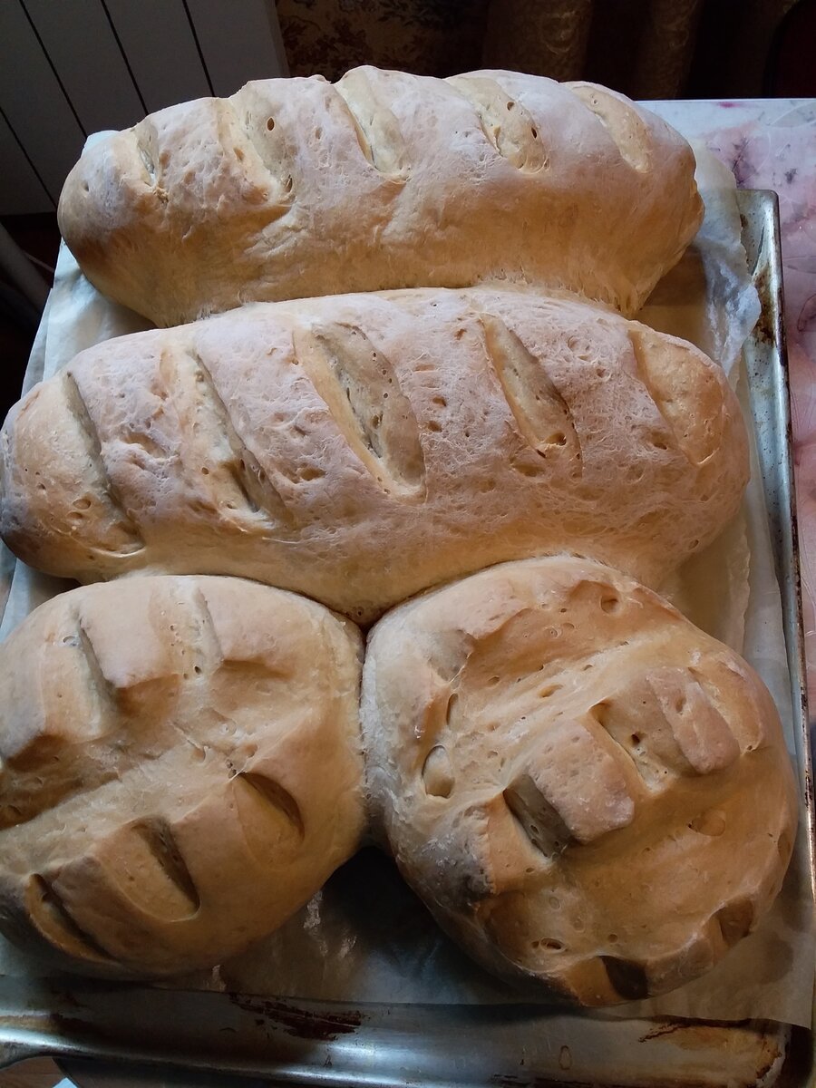 Может он конечно не очень красивый,но с маслом к чаю зашел отлично)))