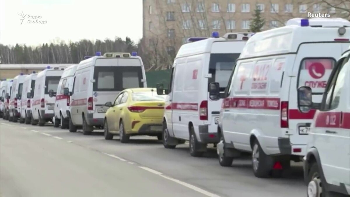 Очередь из скорой помощи. Скорая дома фото. Справочная скорой помощи пермь. Больница скорая. Скорая москва.