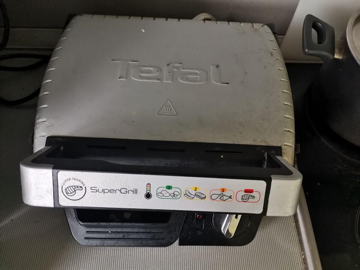 Мой гриль. Да, грязноватый, надо помыть, согласен. 