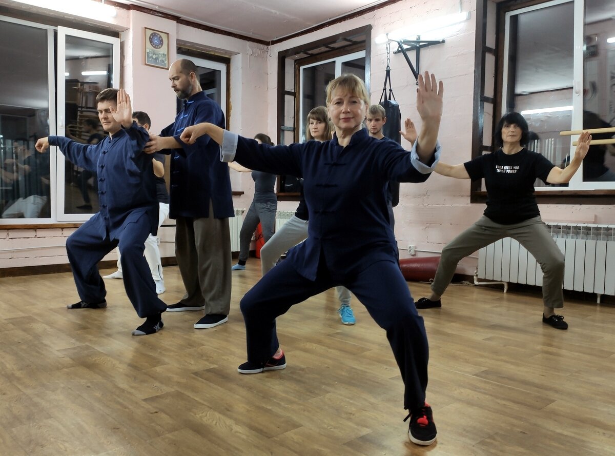 Статическая работа позволяет зафиксировать результат исправлений положения тела. Тайцзи цюань Чэнь ши (Кэнсинкан додзё, Тверь). Фото из личного архива автора.