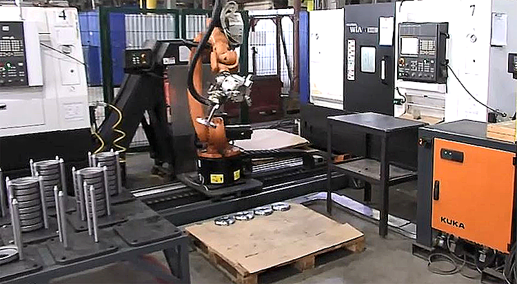 Сам берет заготовку, сам обрабатывает без брака, сам кладет деталь