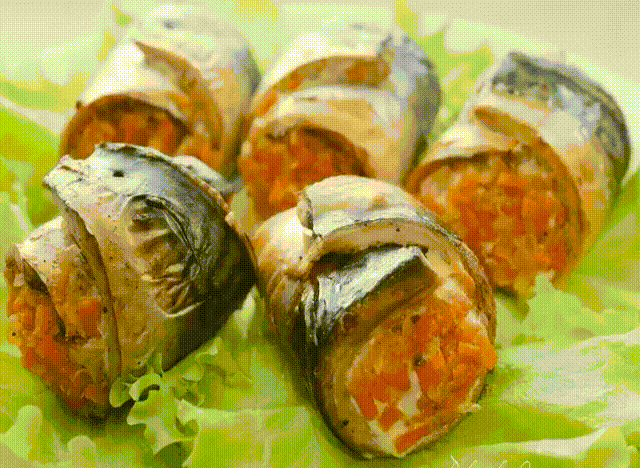 Рулеты из скумбрии с сыром и овощами
Ингредиенты:
Скумбрия — 2 Штуки
Сыр — 100 Грамм
Лук репчатый — 1 Штука
Морковь — 1 Штука
Чеснок — 1 Зубчик
Болгарский перец — 0,5-1 Штуки
Зелень — По вкусу
Соль, перец черный молотый — По вкусу
Растительное масло — 2-3 Ст. ложек