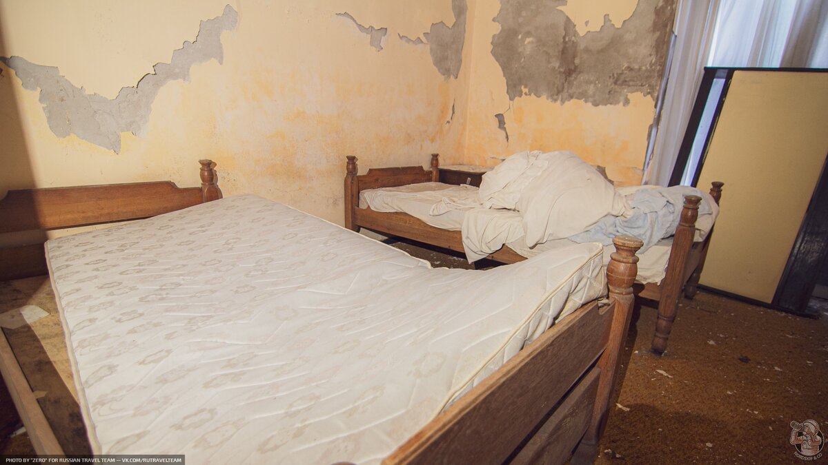 Cameră de hotel abandonată