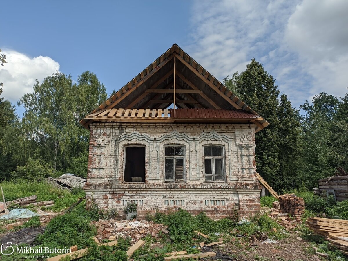 Последние новости с восстановлением дома прадеда и каналом: сохранение  договора, ураган, нехватка материалов | Вятский Хутор | Дзен