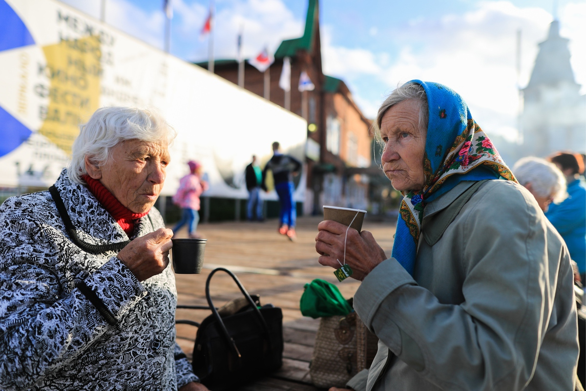 Подмосковная пенсия. Пенсионеры. Пенсионеры в России. Русские пенсионеры. Пожилые люди в России.