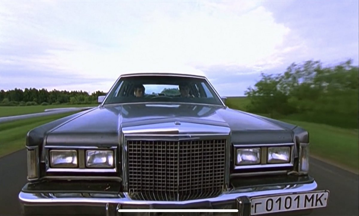 Линкольн который снимался в бригаде. Lincoln town car 1986. Lincoln town car из бригады. Какая машина была в бригаде у космоса. Lincoln town car космоса из бригады.
