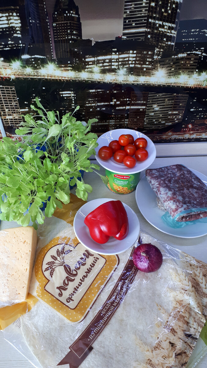 Все, что нам нужно для приготовления. Листья салата только я взяла покупные, выращенные дома слишком мелкие.