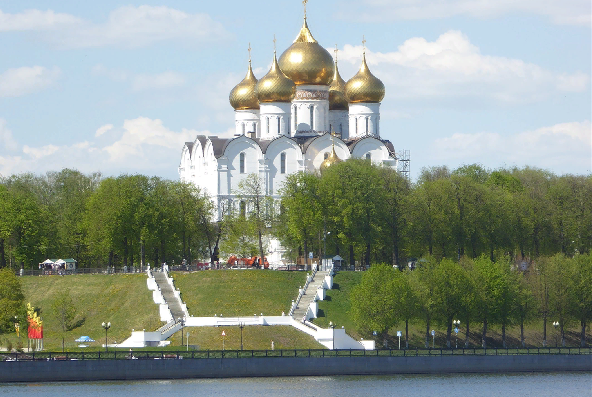 Успенский кафедральный собор Ярославль