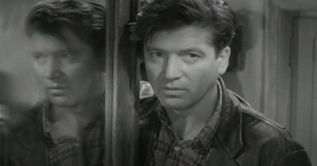 Глеб Горелов (Валентин Зубков), кадр из фильма "Время летних отпусков" (1960)