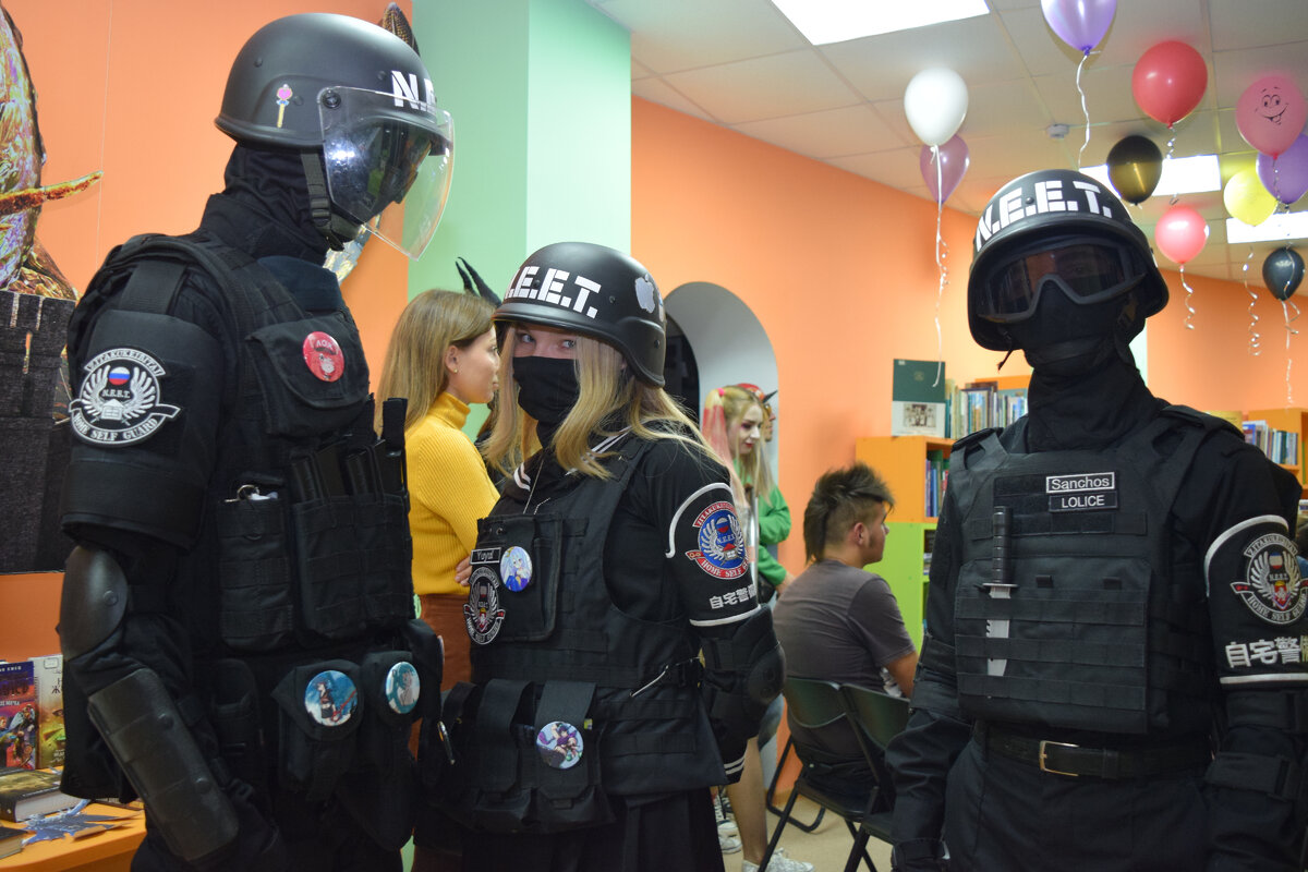 Представители "диванных войск" в Крымской республиканской библиотеке для молодежи