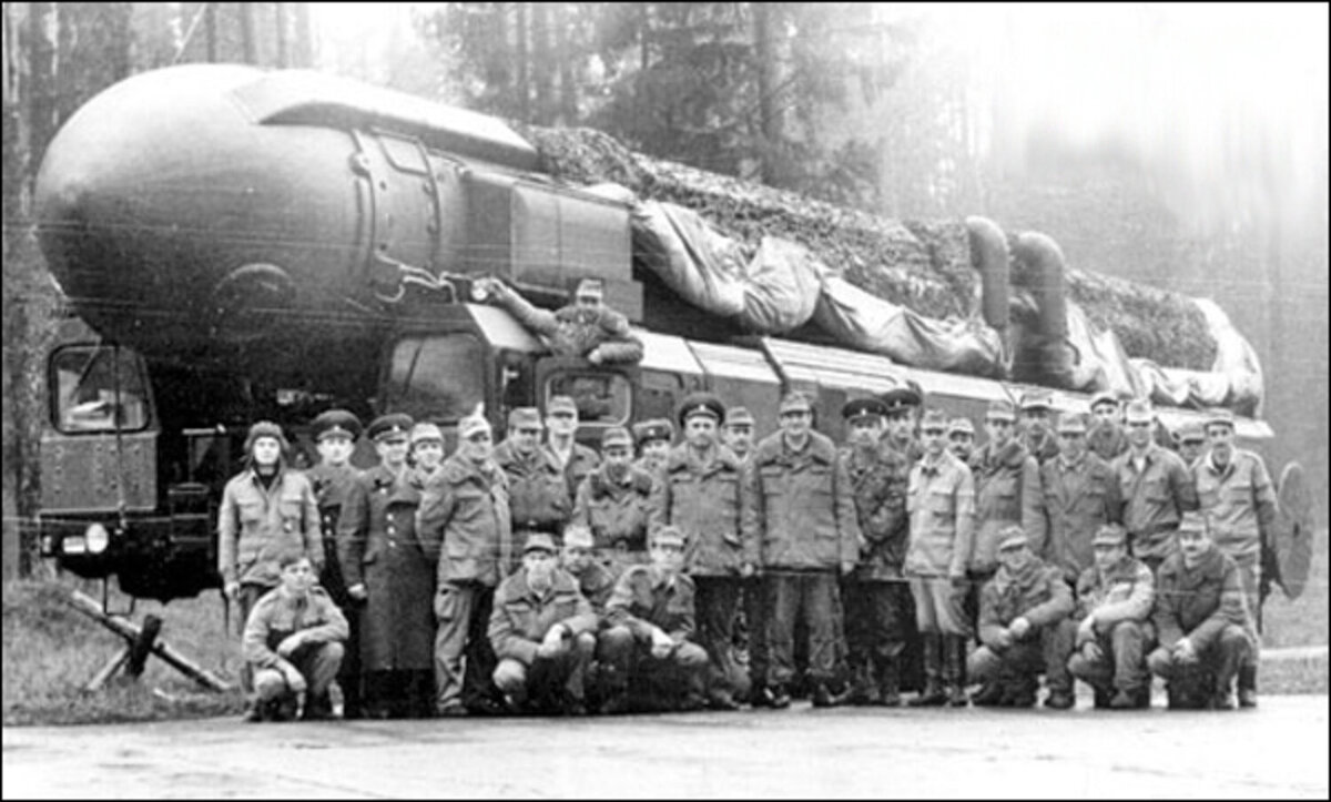 Напомню, что Белоруссия и Украина в середине 90-х годов отказались от обладания ядерным оружием в ответ на гарантии защиты своего суверенитета.