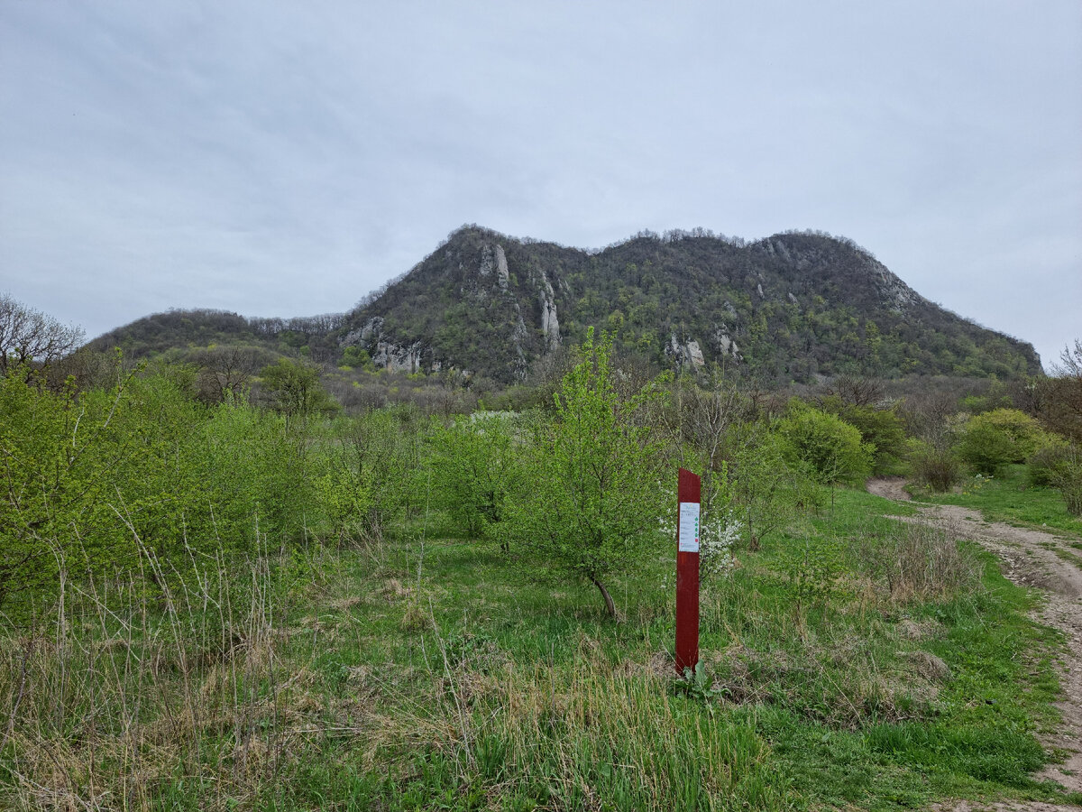 Гора Развалка. Март 2022 года, вид от площадки перед верхним кумысом