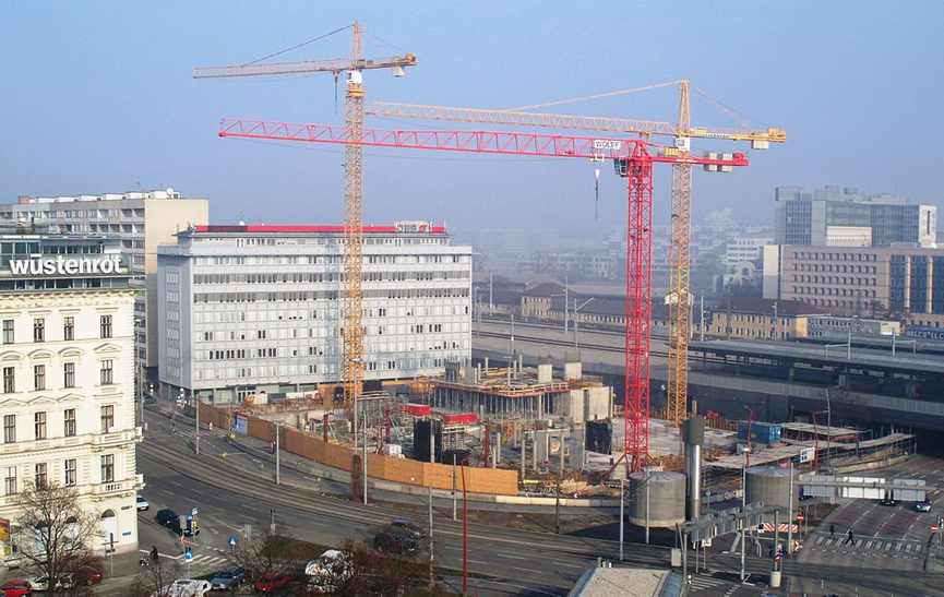 https://commons.wikimedia.org/wiki/File:Cranes_in_Vienna,_Austria.jpg