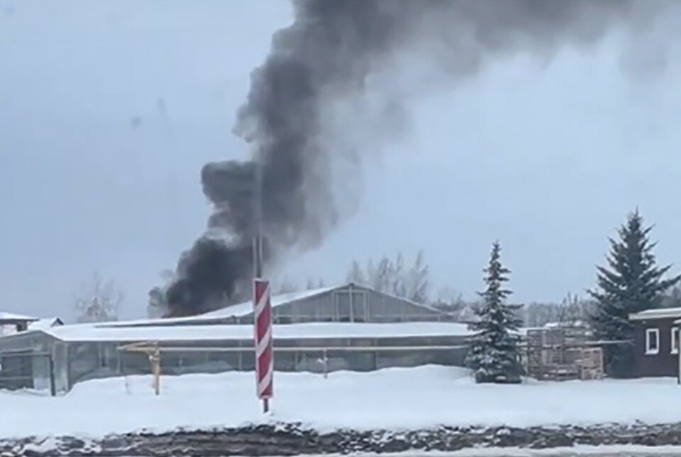     Садовый центр вспыхнул в Опалихе под Нижним Новгородом. ФОТО: Антон Путилов.