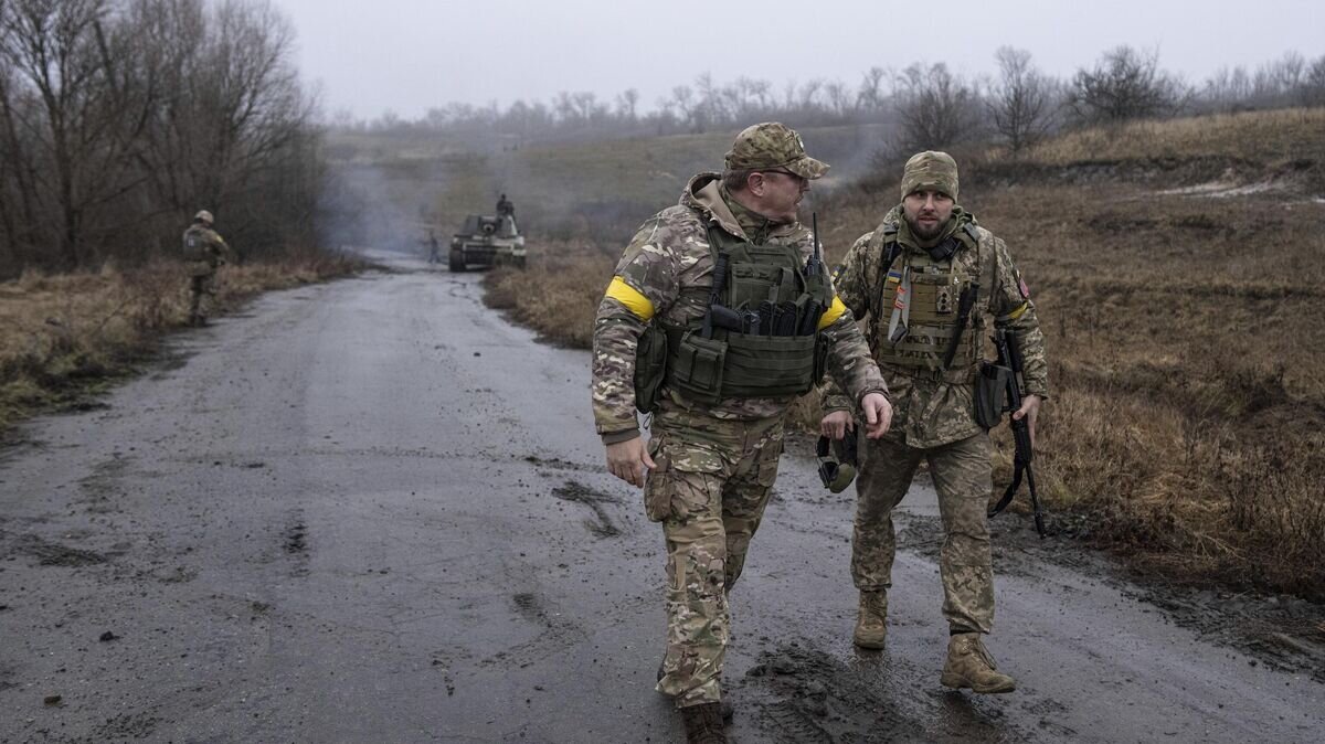    Украинские военные в Харьковской области© AP Photo / Evgeniy Maloletka