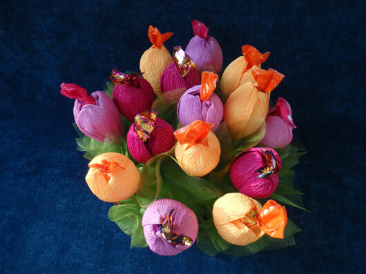 Вариант с конфетами спрятанными в бутонах