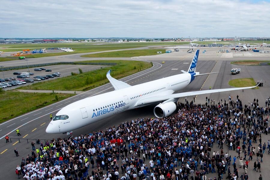 Airbus a 350. Аэробус а350 XWB. Airbus a350 самолет. А 350 1000 XWB. Эйрбас 350.