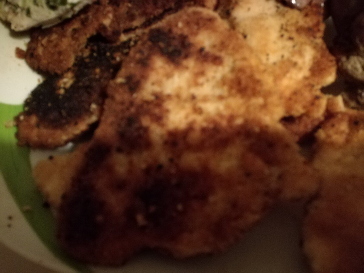 Из куриного филе можно приготовить вкусные шницели. Надо только знать, как приготовить шницель из курицы. 
