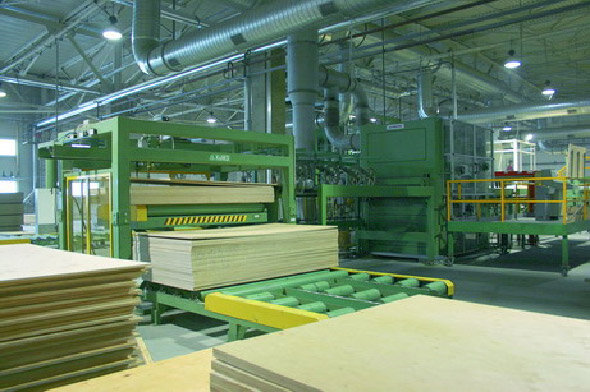  Любительское фото предприятия и его оборудования по производству фанеры