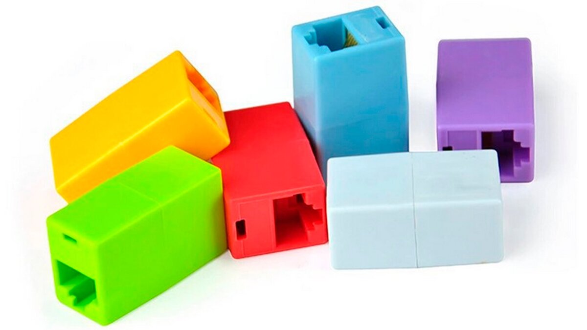 Удлинить интернет кабель можно при помощи специального соединителя