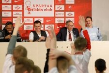 «Хочешь сравнить Карреру с водителем»? «Спартак» спасает наш футболЛуис Адриано, Ребров, Ещенко, Джикия и Трахтенберг вернули России позитив.
