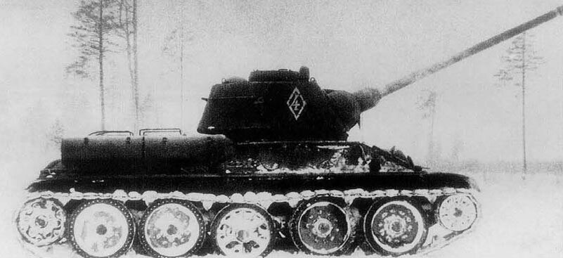 Т-34 образца 1942 года с пушкой С-53, позже переименованной в ЗИС-С-53.                                                           