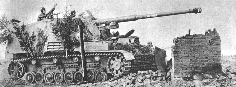 Для защиты от пехоты, по бокам рубки устанавливалась пара пулеметов MG-34