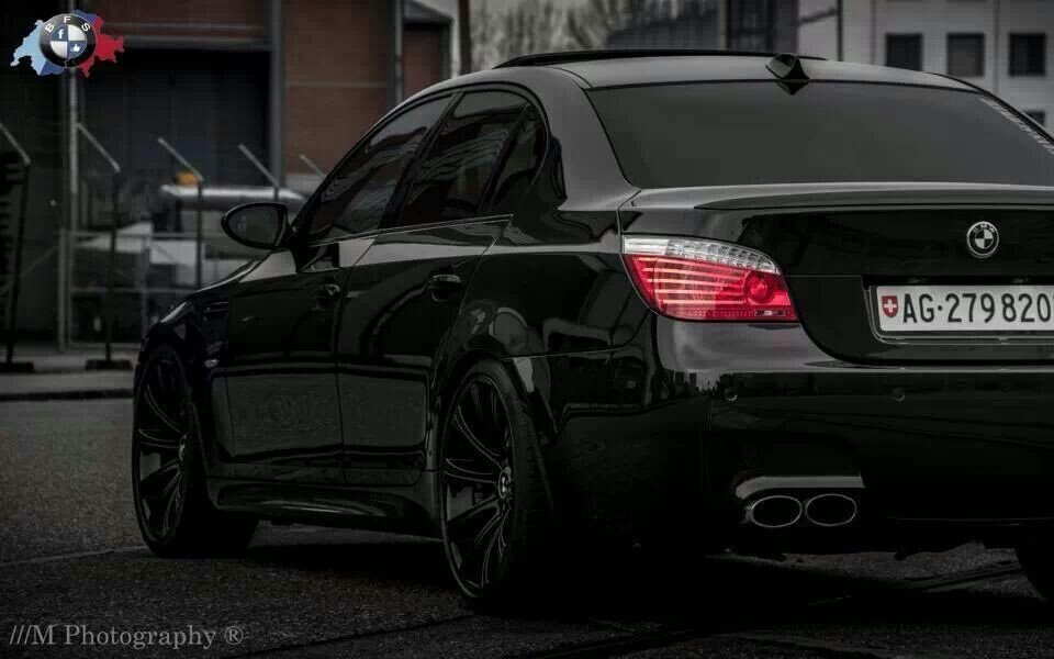 BMW M5 E60  V10  World of Cars  