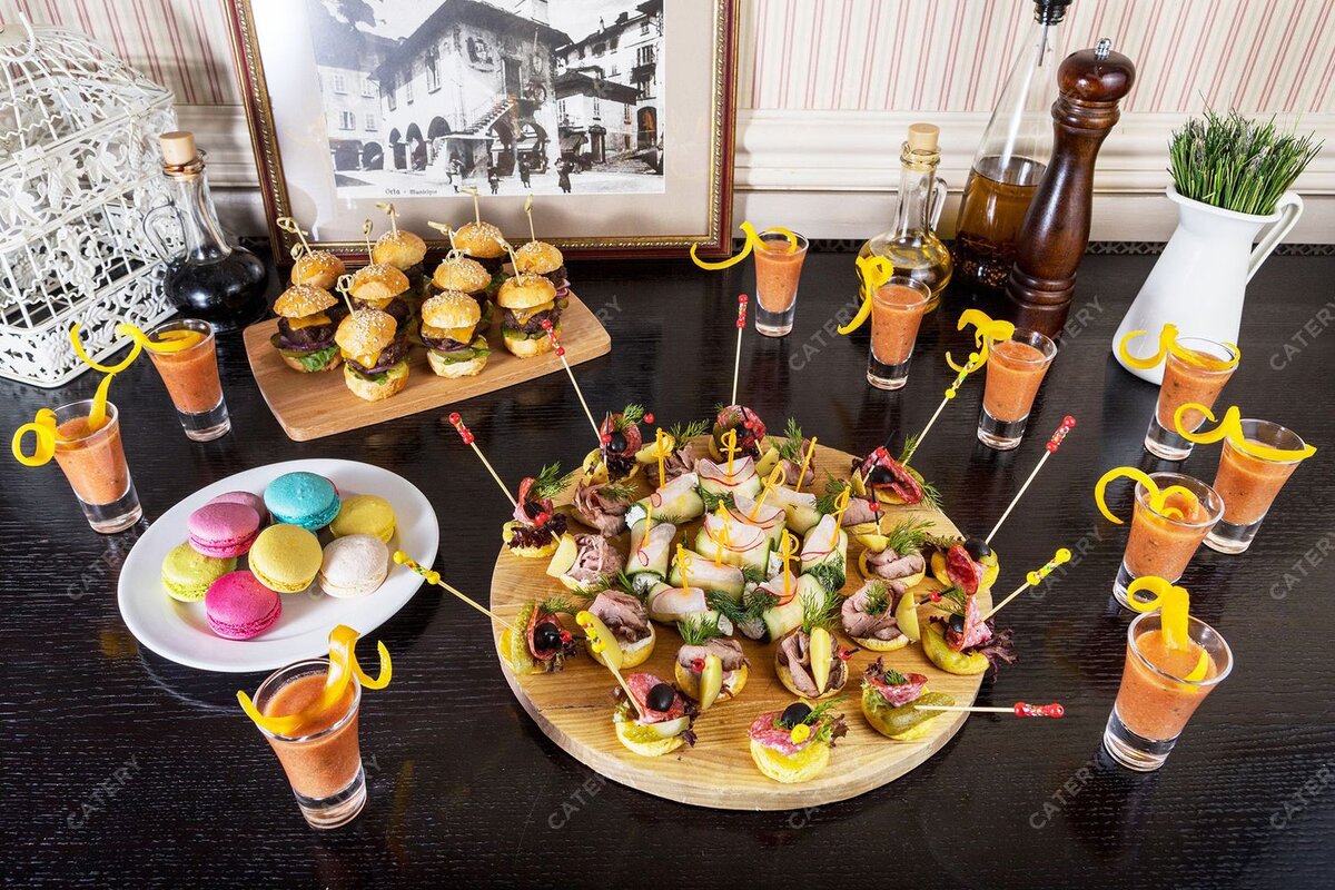 Фуршетный сет с бургерами на 5–10 персон от Banchetti — 5 190 ₽