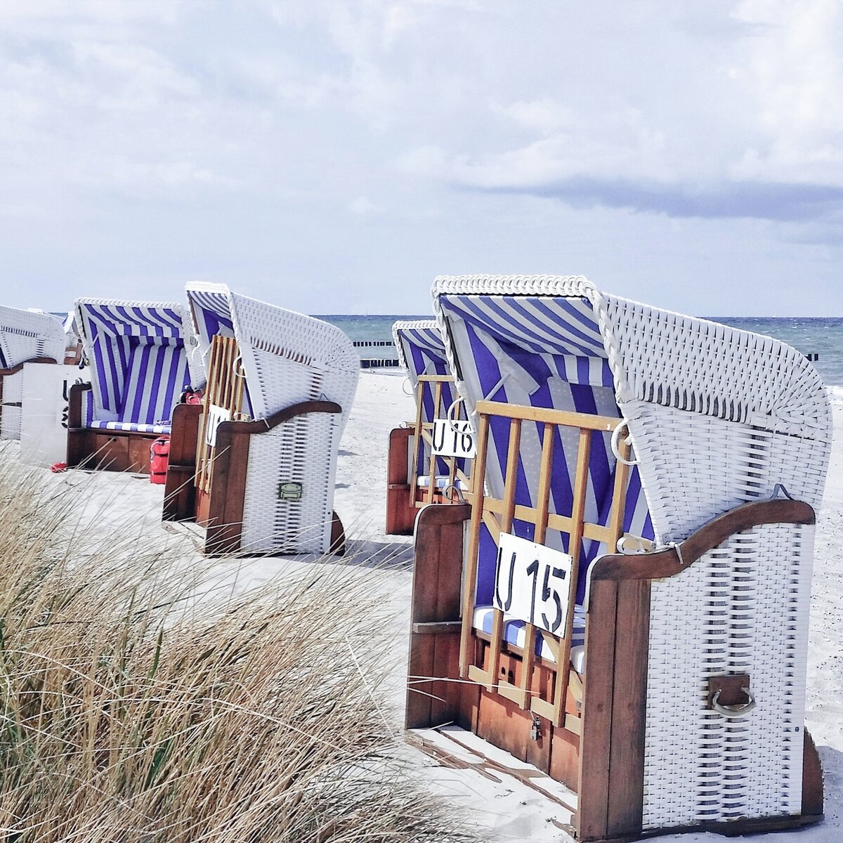 Немецкие "штрандкорбы", коими утыкано все побережье Балтийского моря