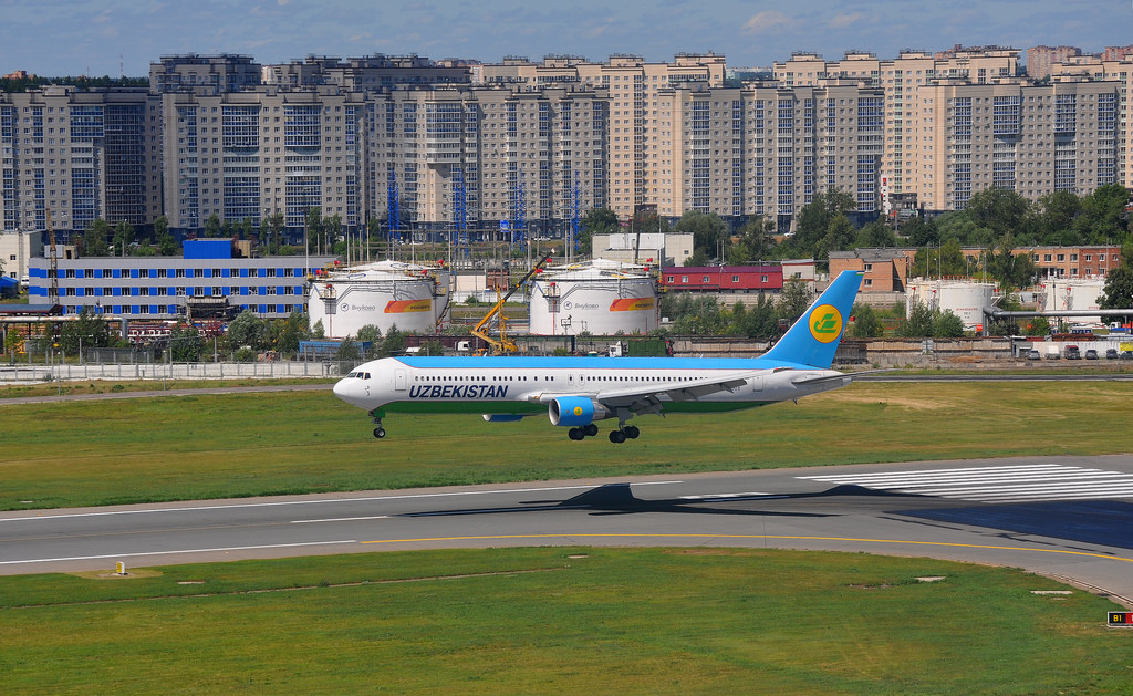 Домодедово аэропорт хаво йуллари. Аэропорт ташкент хаво йуллари. Внуково узбекистан ташкент. Airbus a320 uzbekistan airways. Боинг 767 узбекские авиалинии.