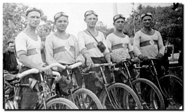 Участники велопробега Одесса-Владивосток, 1935 год