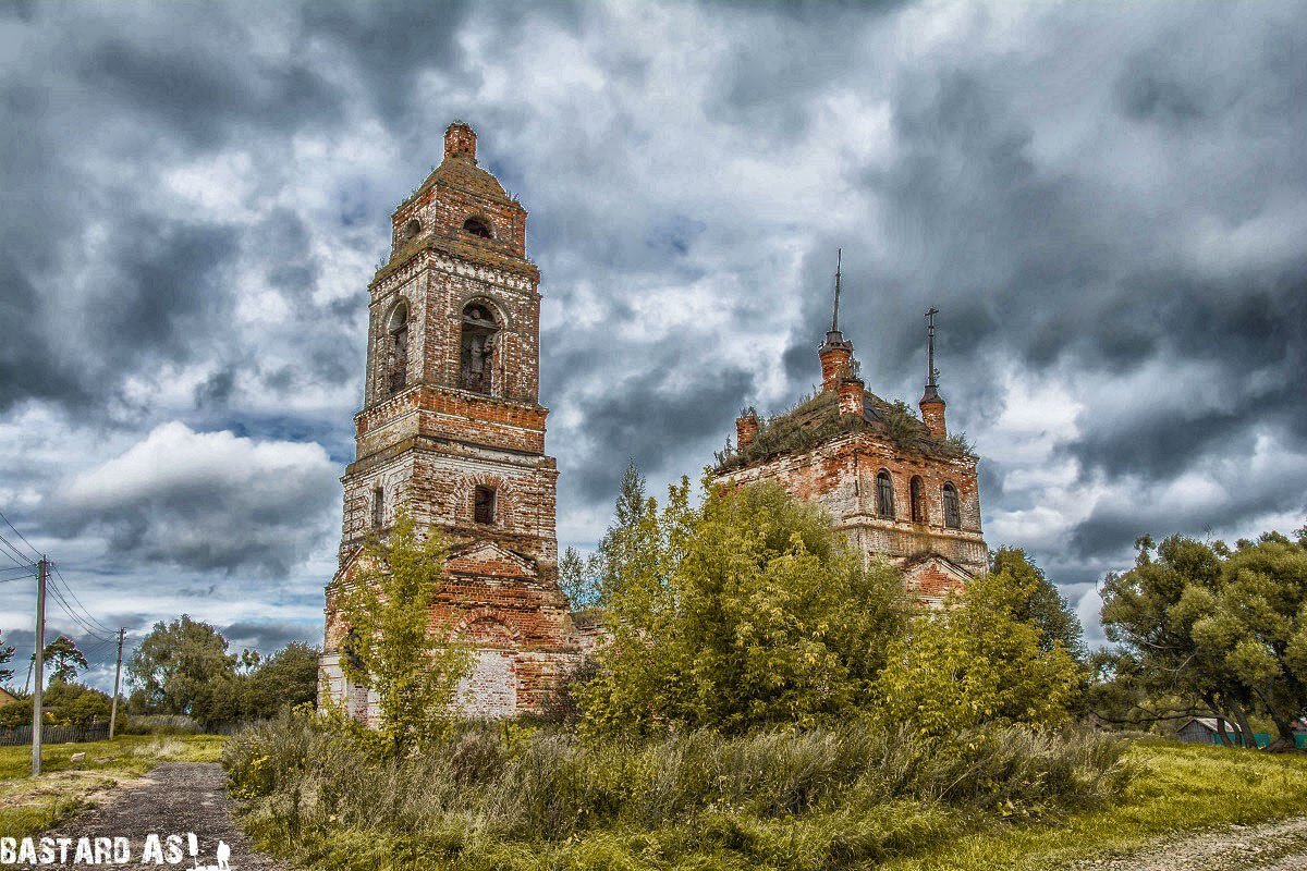 Село Троицкое заброшенная деревянная Церковь