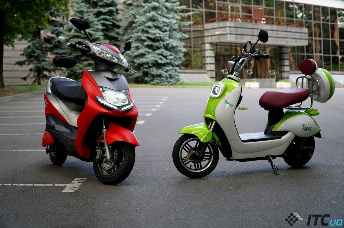 Maxi scooter peugeot. Какие скутеры самые лучшие. Хонда pcx 150. Aprilia 850 макси скутер. Мопед honda pcx.