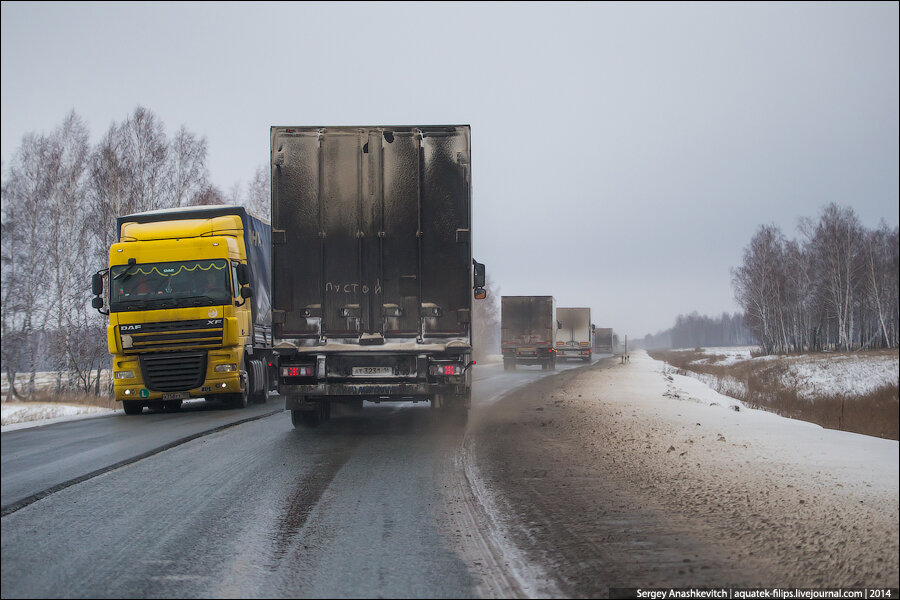 источник:  http://gorvesti.ru/accidents/pod-volgogradom-na-trasse-fura-vrezalas-v-legkovushku-51893.html