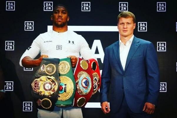 Известный российский боксер Александр Поветкин (34-1, 24 КО) в ближайшее время проведет один из важнейших боев в своей карьере. Его соперником станет чемпион мира по версиям WBO/WBA/IBF британец Энтони Джошуа (21-0, 20 КО). Поединок состоится 22 сентября в Лондоне на знаменитом стадионе «Уэмбли». За этот бой Александр заработает $4 млн. По информации «Известий», в случае победы россиянин проведет с Джошуа поединок-реванш уже на гораздо более выгодных для себя условиях.