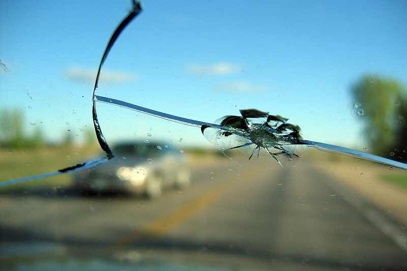 Ремонт сколов на лобовом стекле автомобиля