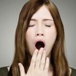 Что такое сонливость? Это наиболее распространенный симптом заболеваний широкого спектра.