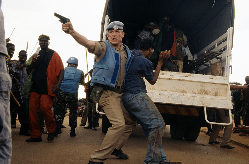 Плохая, плохая Африка. Вот только про "хорошую" кино-то снимают значительно реже. Если вообще снимают - лично мне подобные фильмы ещё ни разу не попадались.