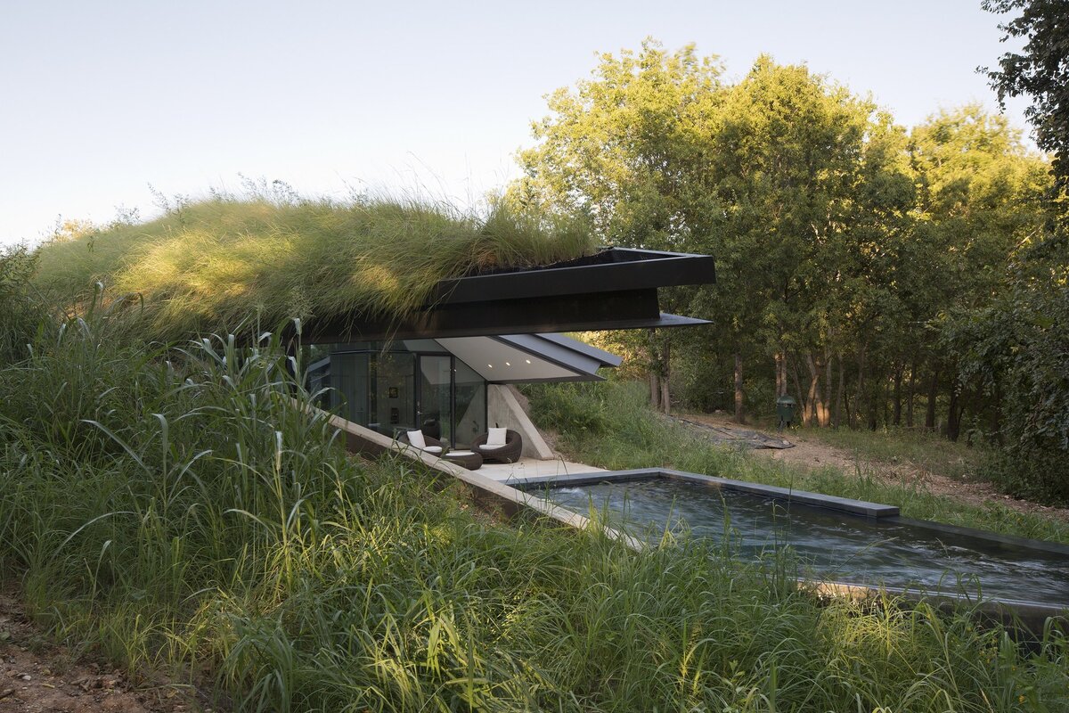 Дом под землей. Edgeland House дом под землей. Дом бункер Лисья Нора. Edgeland House. Студия Берси и Чена (Bercy Chen Studio). Аустин, Техас, США. 2012.. Edgeland Residence, США.