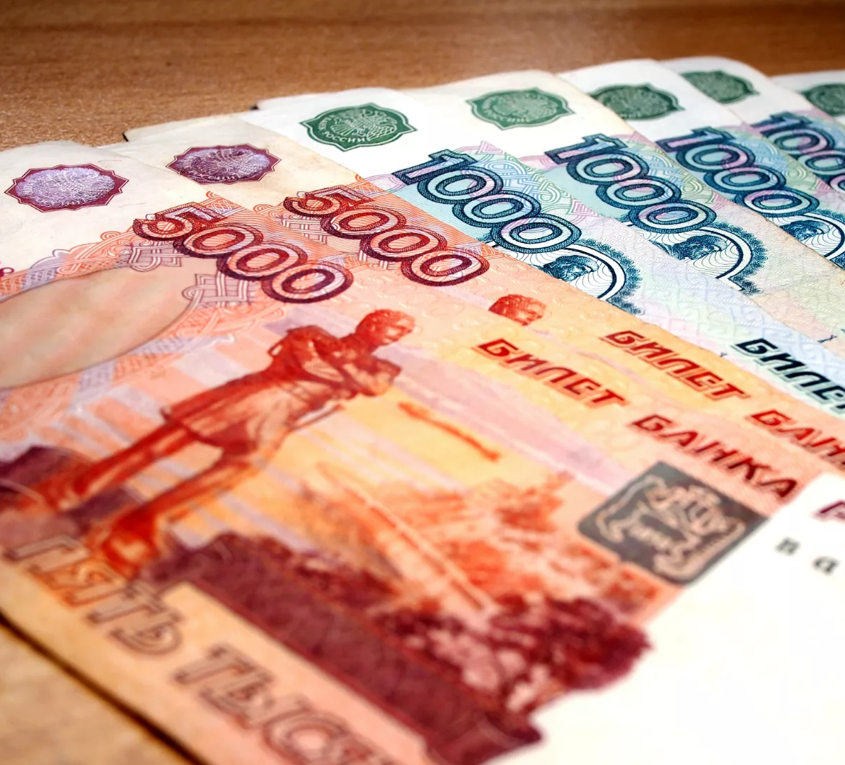 куда вложить рубли. куда вложить 10 тыс рублей.