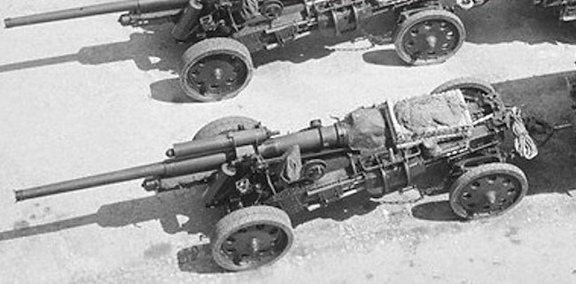 10,5 cm Shwere kanone 18 могла похвастаться дальностью стрельбы в 19 километров. По этой причине ее использовали для контр-батарейной борьбы. Бронебойный снаряд орудия мог успешно бороться не только с укреплениями, но и с тяжелыми танками