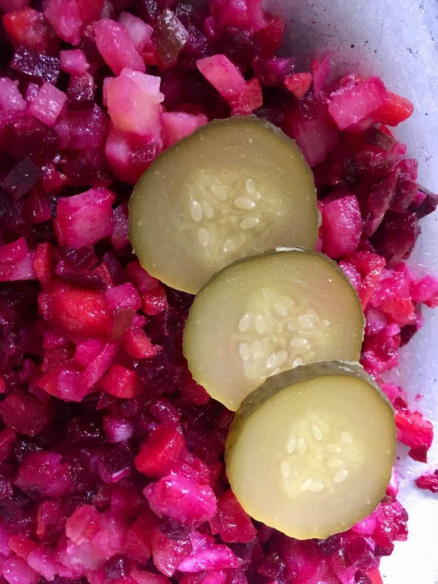 Жить,чтобы есть или есть,чтобы жить?Вы как думаете?Сейчас интернет пестрит разными рецептами:местными и заморскими,простыми и непонятными,вкусными и экзотическими.Но побывав в некоторых странах и попробовав местную кухню,мечтаешь:Щас бы картошечки жареной да огурчиков соленых!Знакомо?