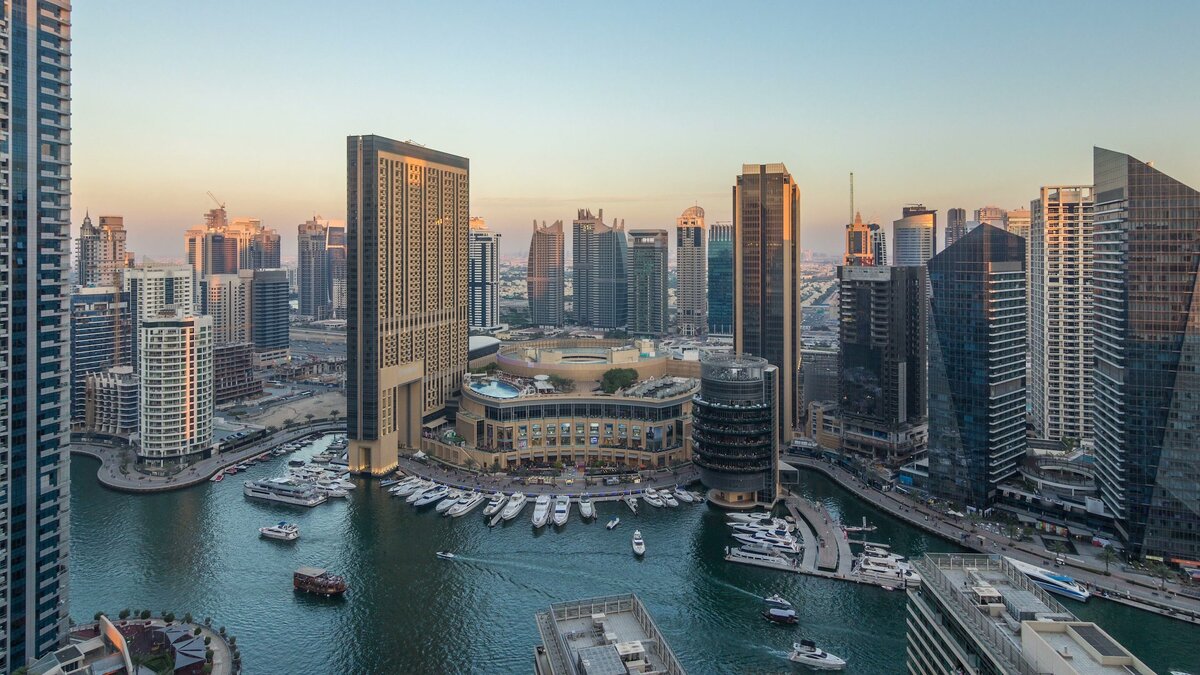 Сегодня о Дубае не говорит только ленивый. Говорят как хорошее, так и плохое. Но каков этот город на самом деле? И действительно ли покупка недвижимости в Дубае может стать роковой ошибкой инвестора?