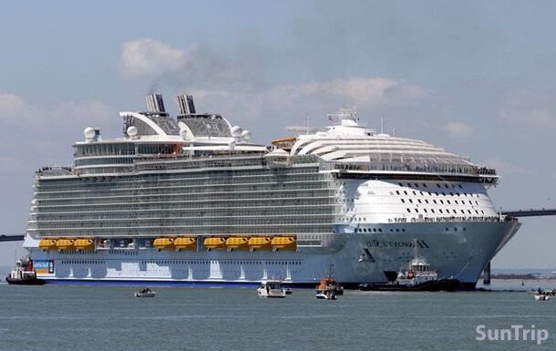 Отправление лайнера в первое плавание