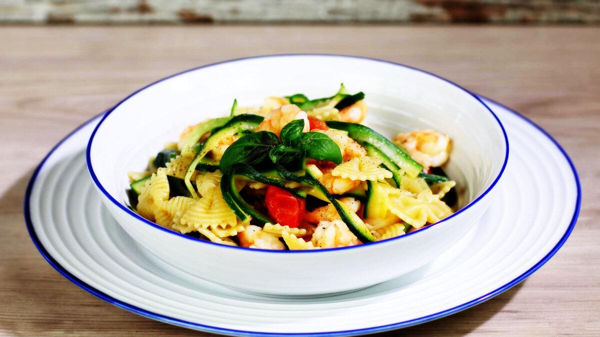 Итальянская паста с креветками и цукини